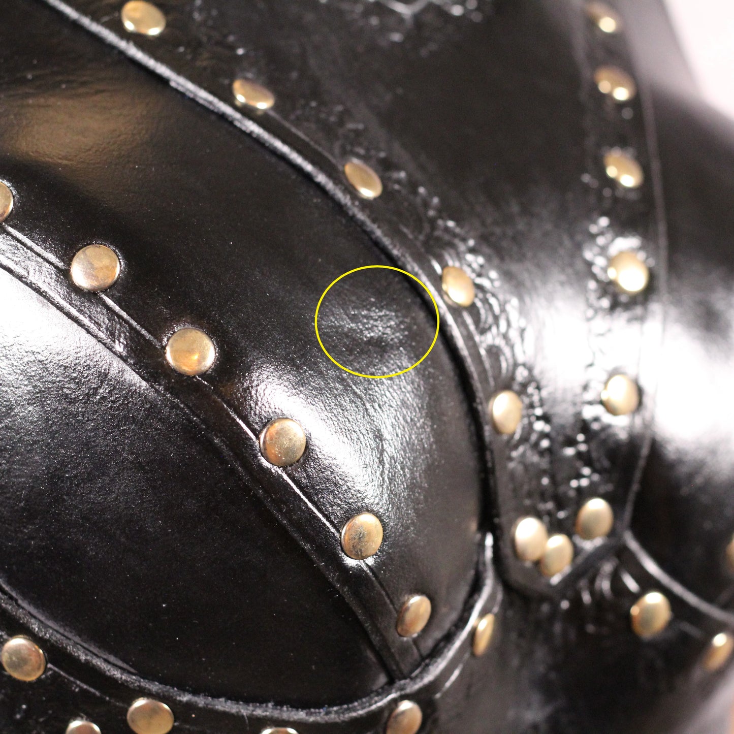 Female Warrior Breastplate in Gloss Black detail view