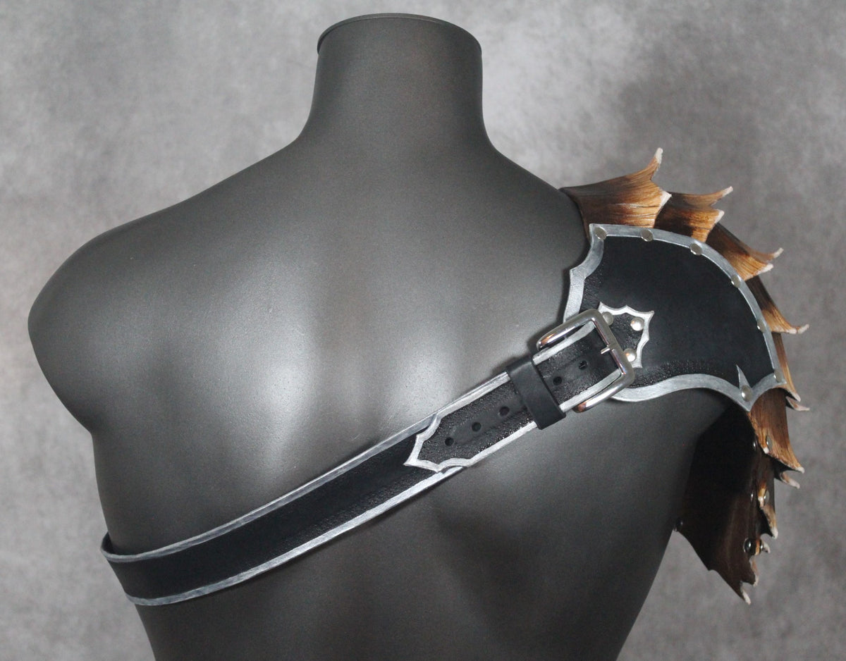 Spaulde Bone Armor Shoulder Spaulder in Black and Silver โ Foxkin Foundry